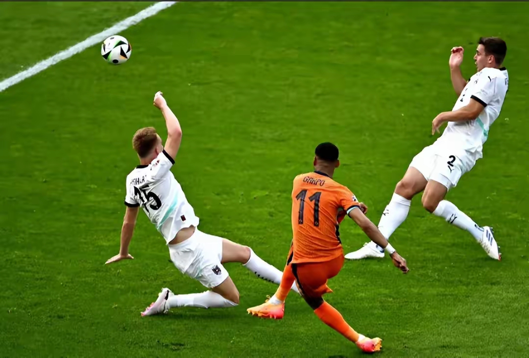 欧洲球队挑战亚洲劲旅，强强对决，争夺胜利