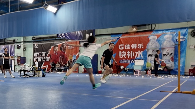 中国羽毛球队力克英格兰羽毛球队，陶菲克送出助攻