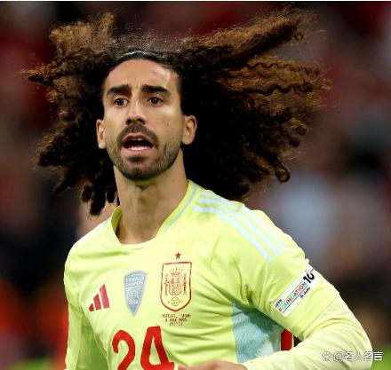 乌拉圭逆转希腊，奥亚尔萨瓦尔惊艳四座