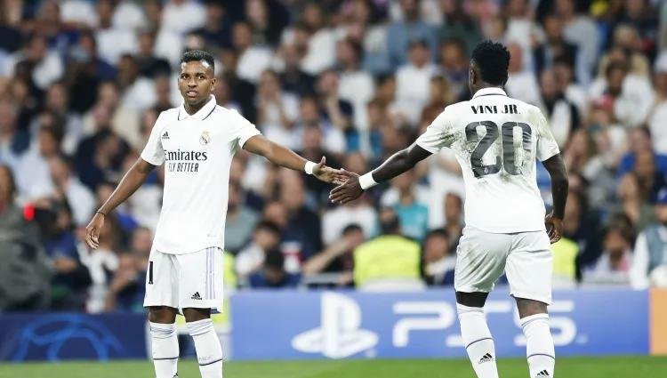 雷诺车队轻取索伯车队，汉密尔顿带队取胜